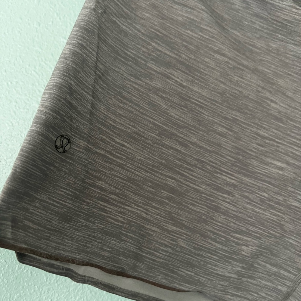 Lululemon on running short (with liner) - Picture 3 of 5